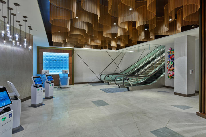 Once checked in, guests will ascend the monumental staircase or escalators, passing beneath dazzling ceiling fixtures modeled after ocean waves before arriving at the custom wood-screened area that marks the Club’s entrance. 