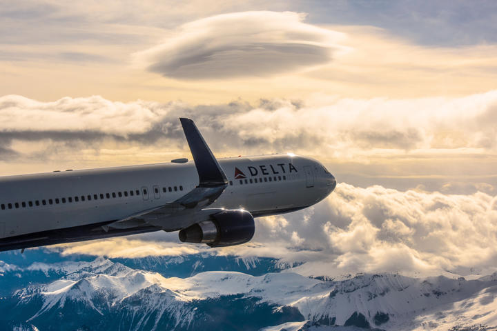 A 767-300 in-flight near the snow capped mountains of Mount Rainier, Seattle.
