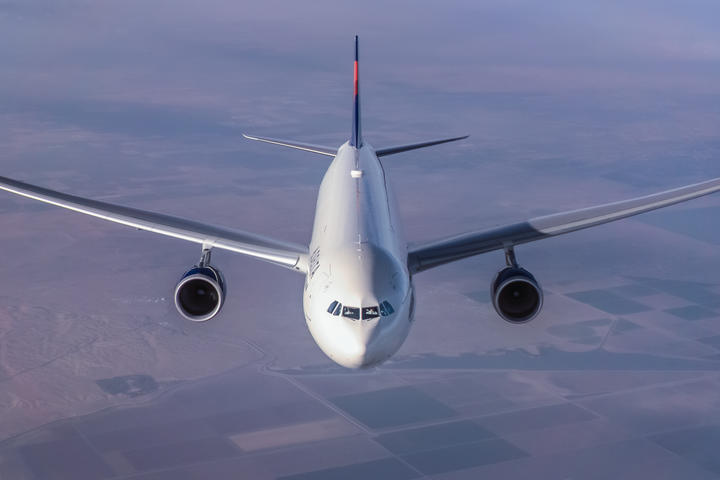 A330-300, exterior front