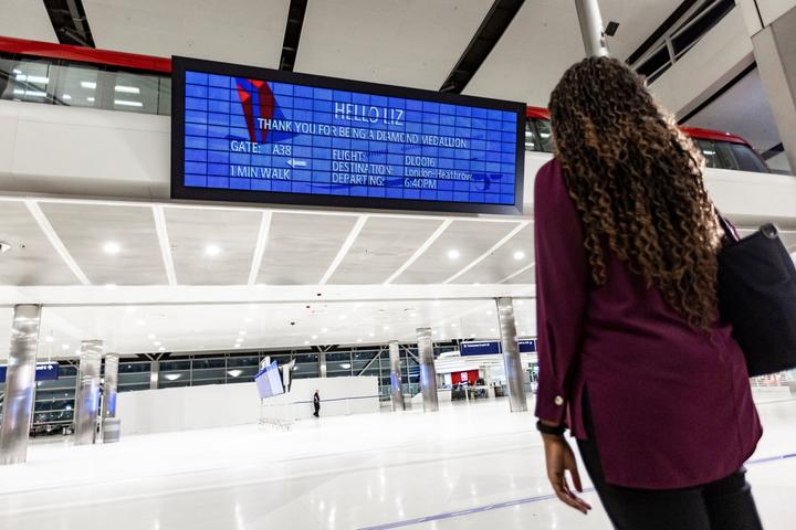 Female customer viewing Parallel Reality monitor